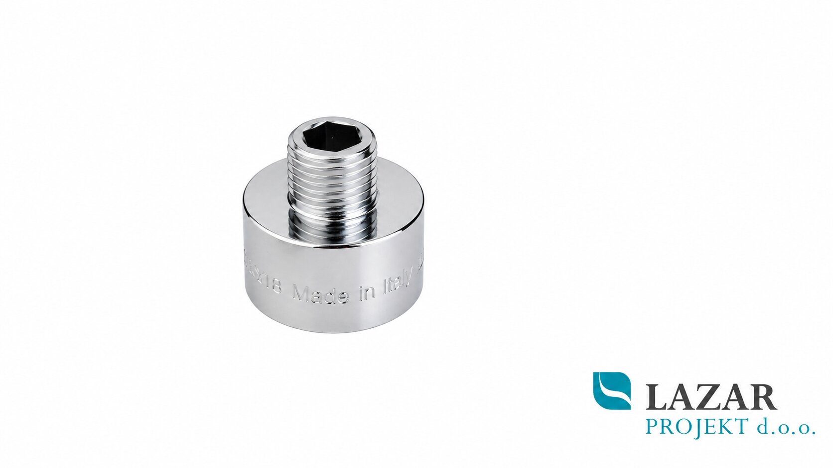 Chrome-plated brass reducing extension with 1/2" female thread, 1/4" male thread and 15 mm length