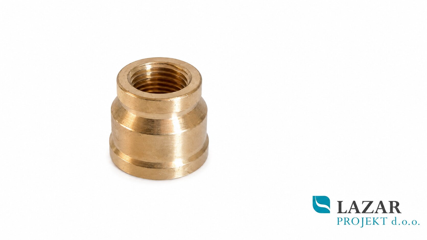 Brass reducing socket with 1/2" female thread and 3/8" female thread, length 25 mm